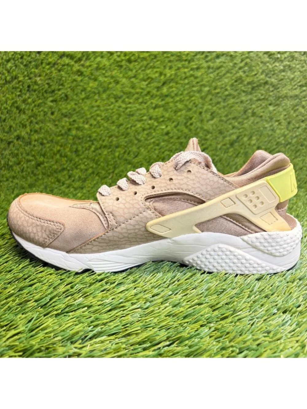Nike Air Huarache Run Mens Size 8.5 Beige Brown Athletic Running Shoes Sneakers